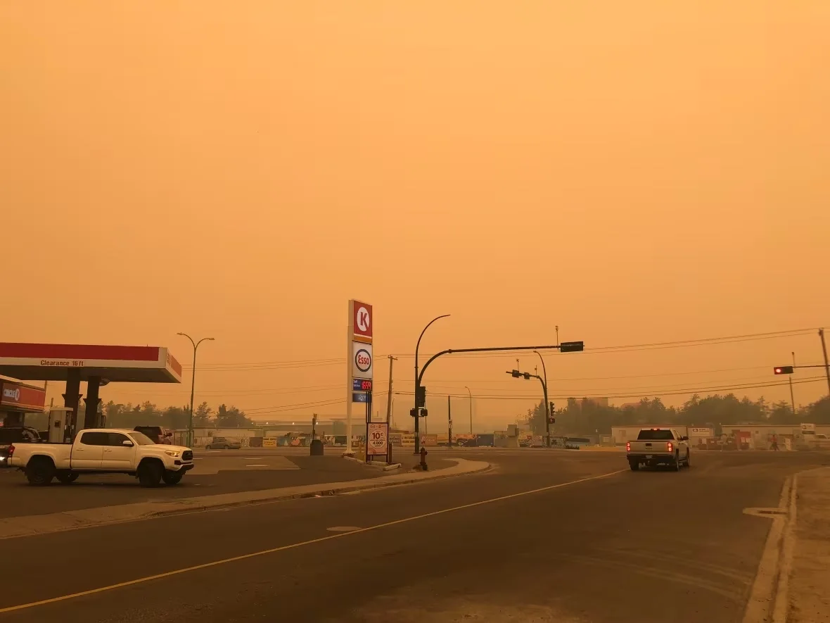 Smoke in Yellowknife, N.W.T./Luke Carroll/CBC