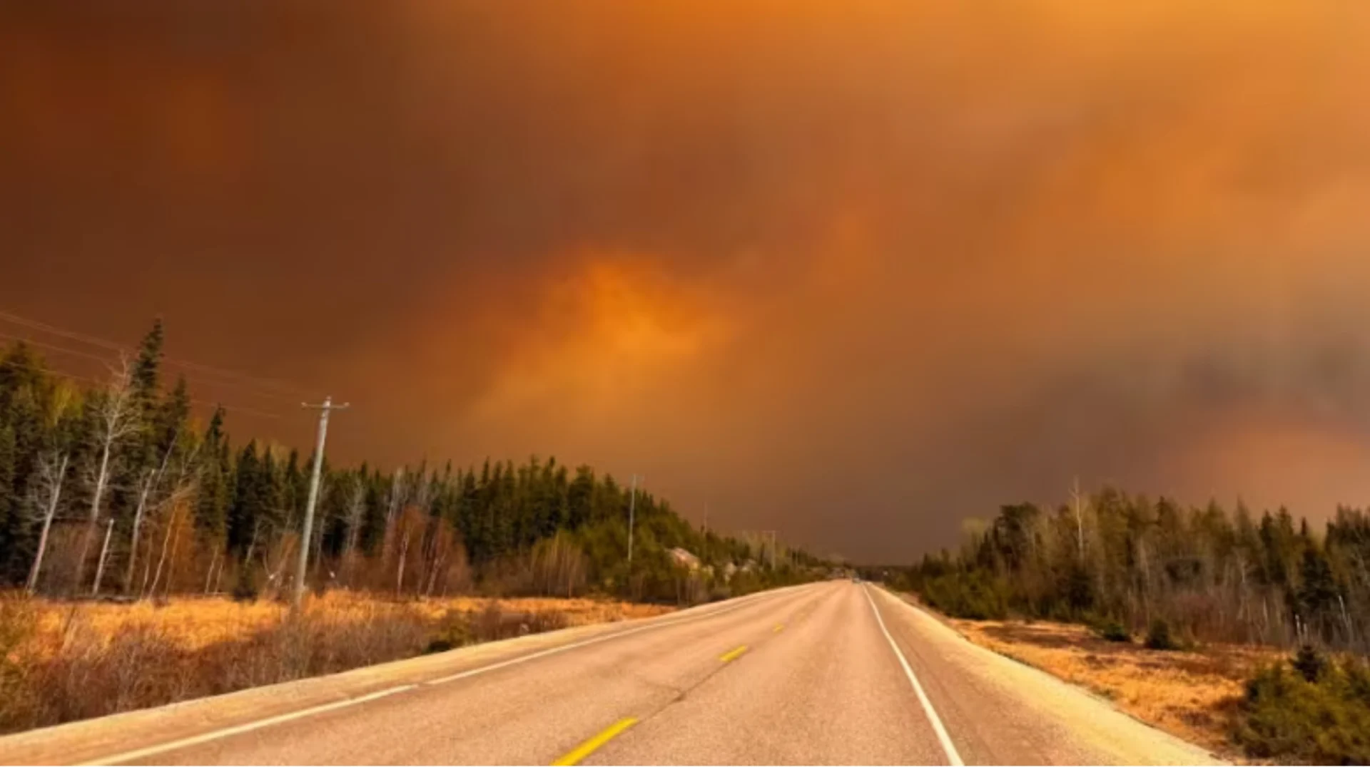 'It's absolute terror': Wildfire forces Manitoba community to retreat