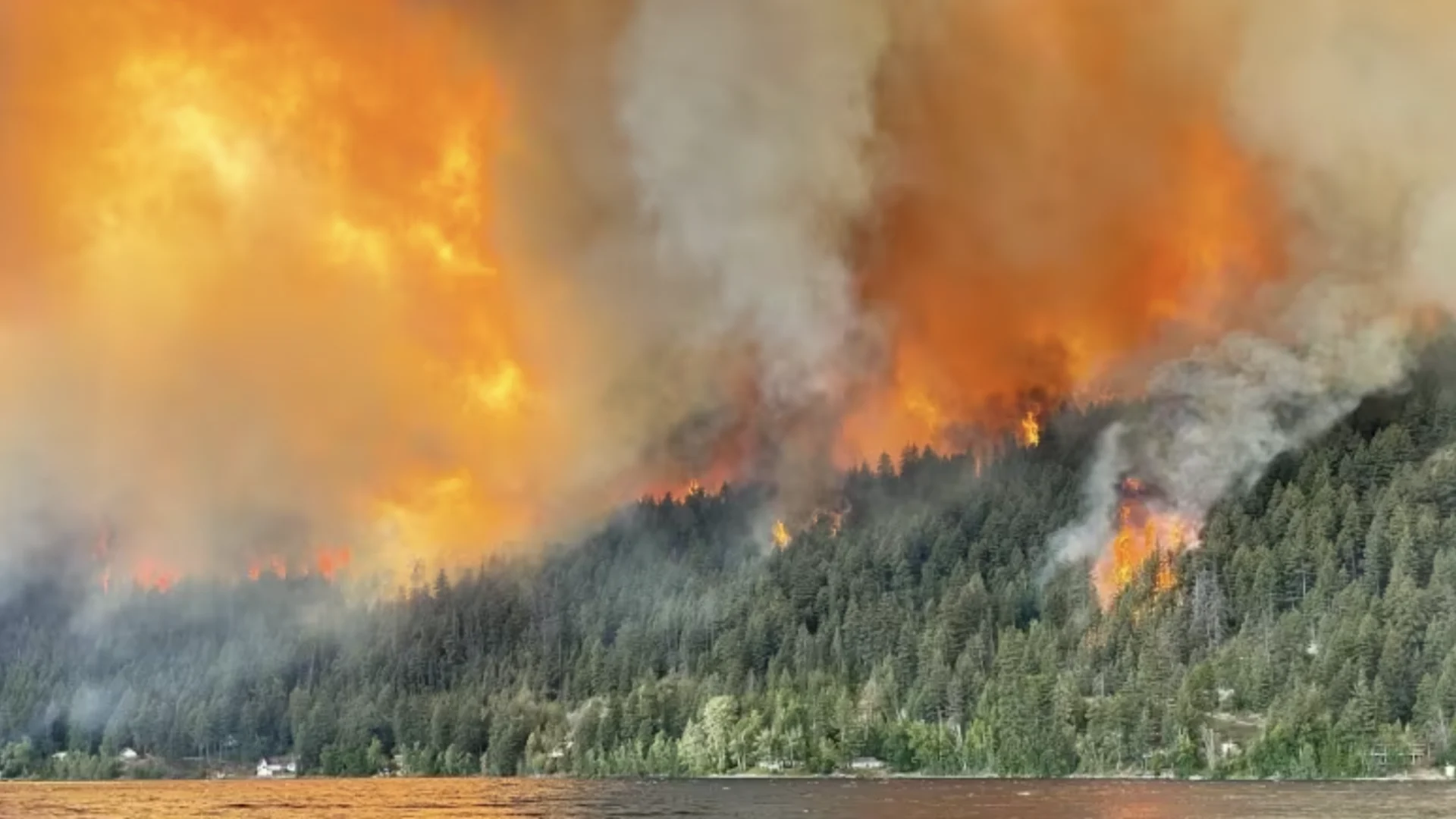 'Heartbreaking' B.C. wildfire north of Whistler, at least 5 buildings destroyed