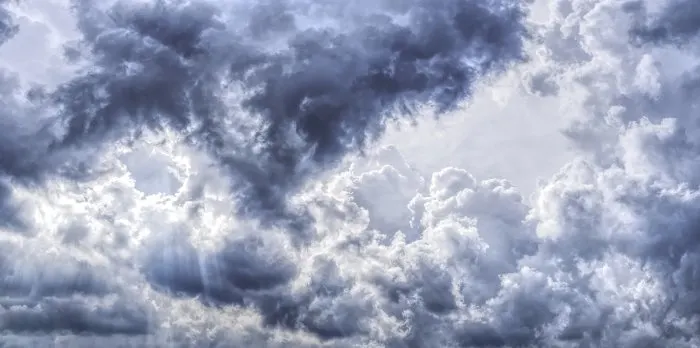 Les dernières chaleurs estivales et les nuages dominent 