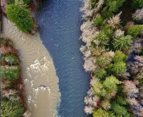 Stunning half-blue, half-brown river photographed in B.C. 