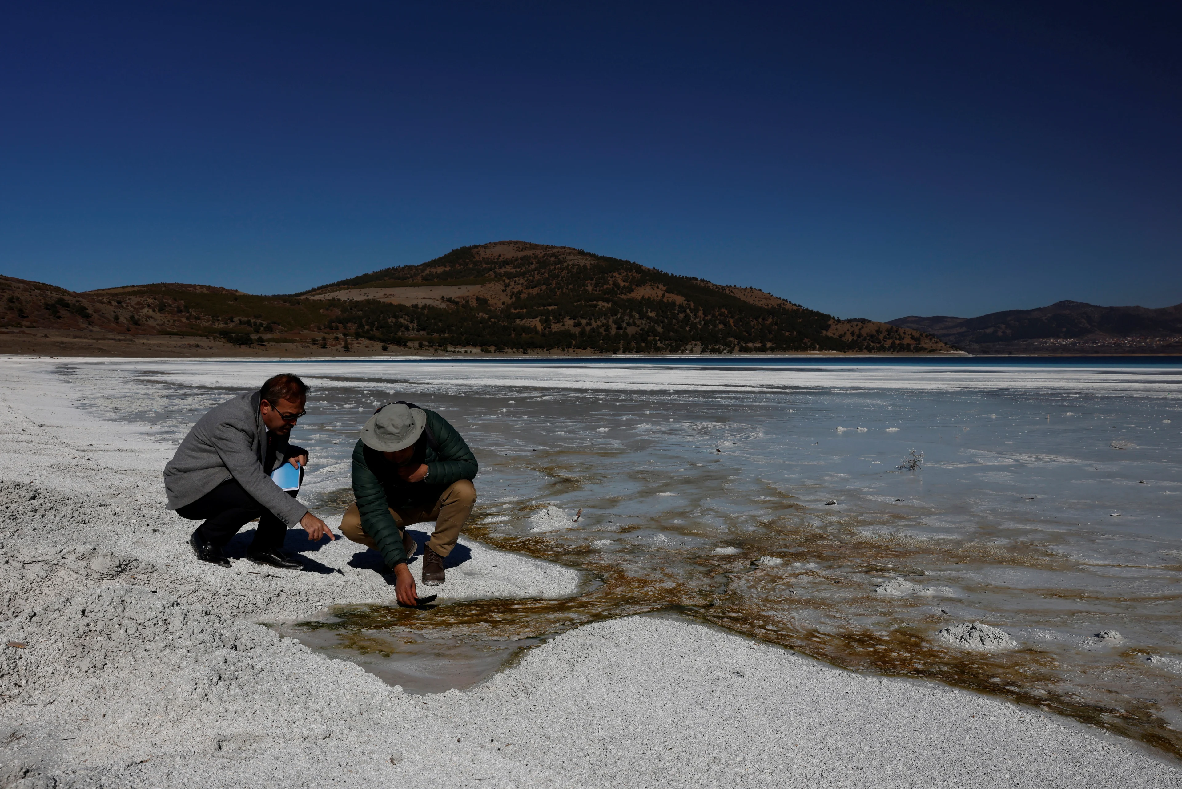 Reuters: Professor Latif Kurt of Ankara University and Umit Turan from Turkish Environment Ministry inspect the shoreline of Salda Lake in Burdur province, Turkey, March 1, 2021. REUTERS/Umit Bektas
