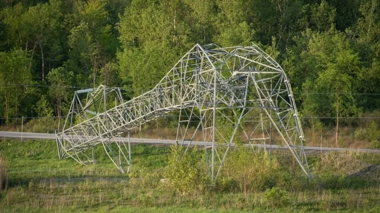 transmission-tower-ottawa-storm