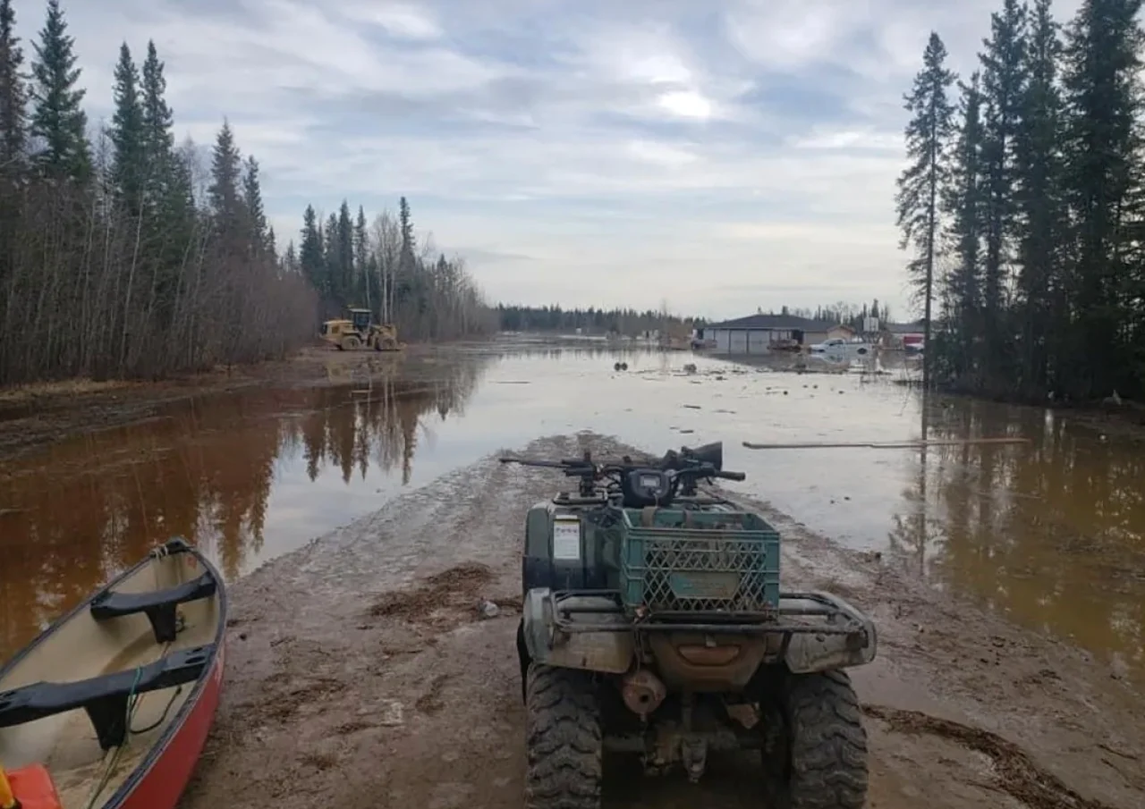 'This is just scary': N.W.T. flood evacuees watch and wait for river to drop