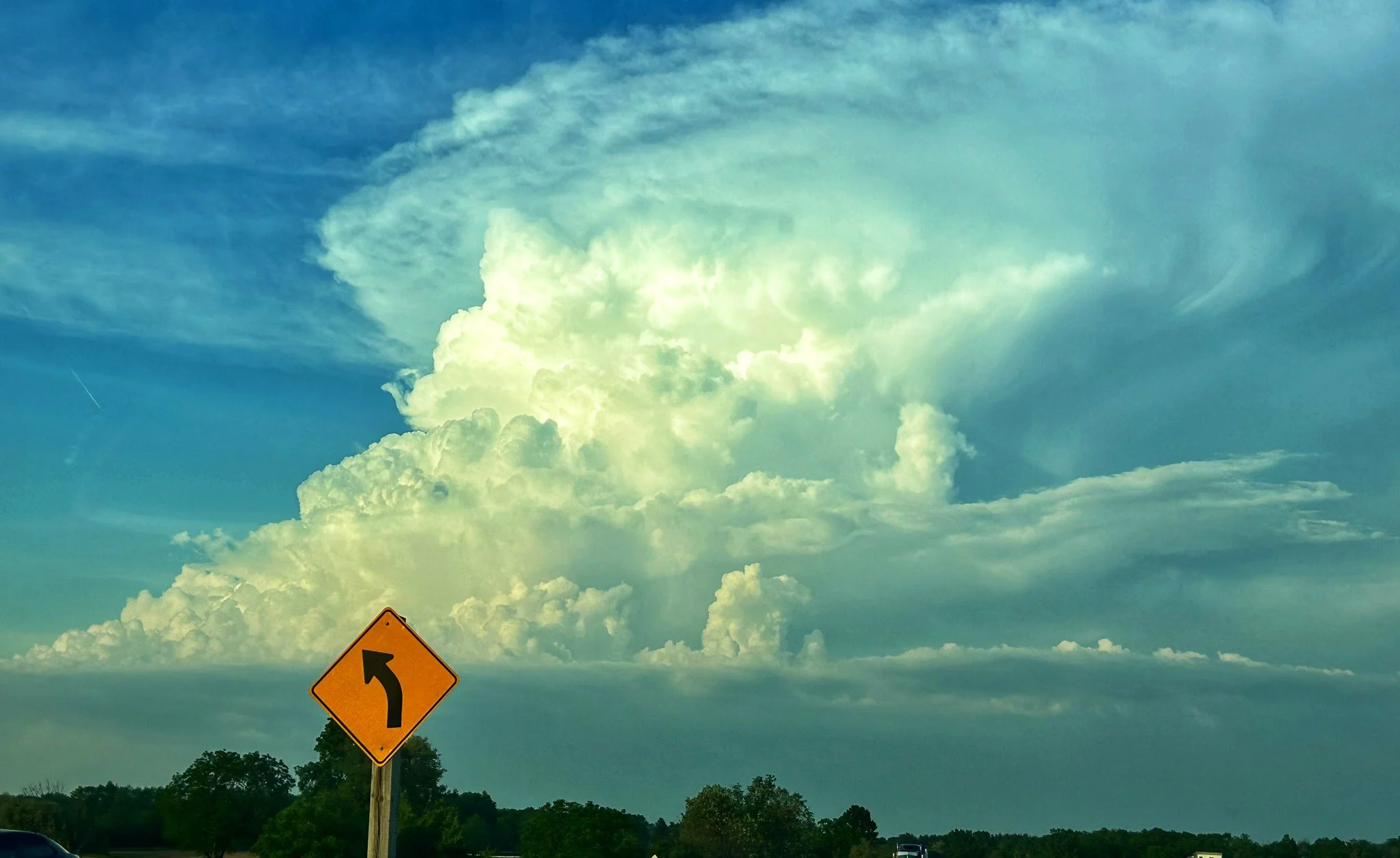 (Mark Robinson) Thunderstorm cumulonimbus Ontario June 2 2023