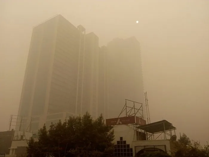 New Delhi prisonnière d'un épais brouillard toxique