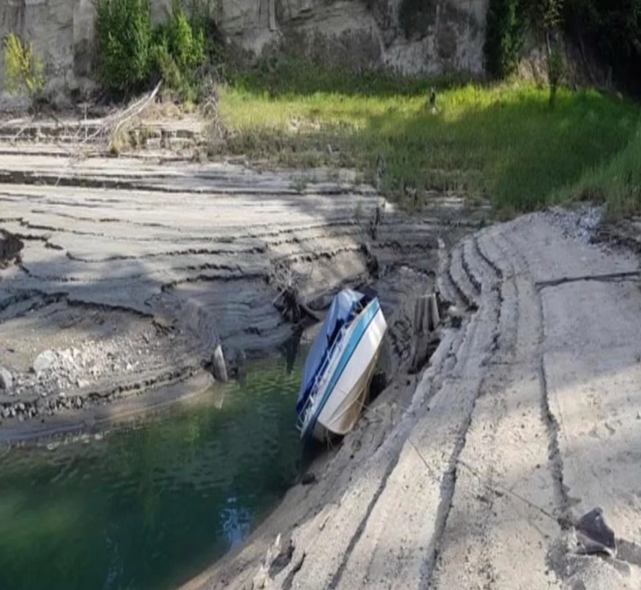 Boat in B.C./Submitted by Victoria Youmans via CBC