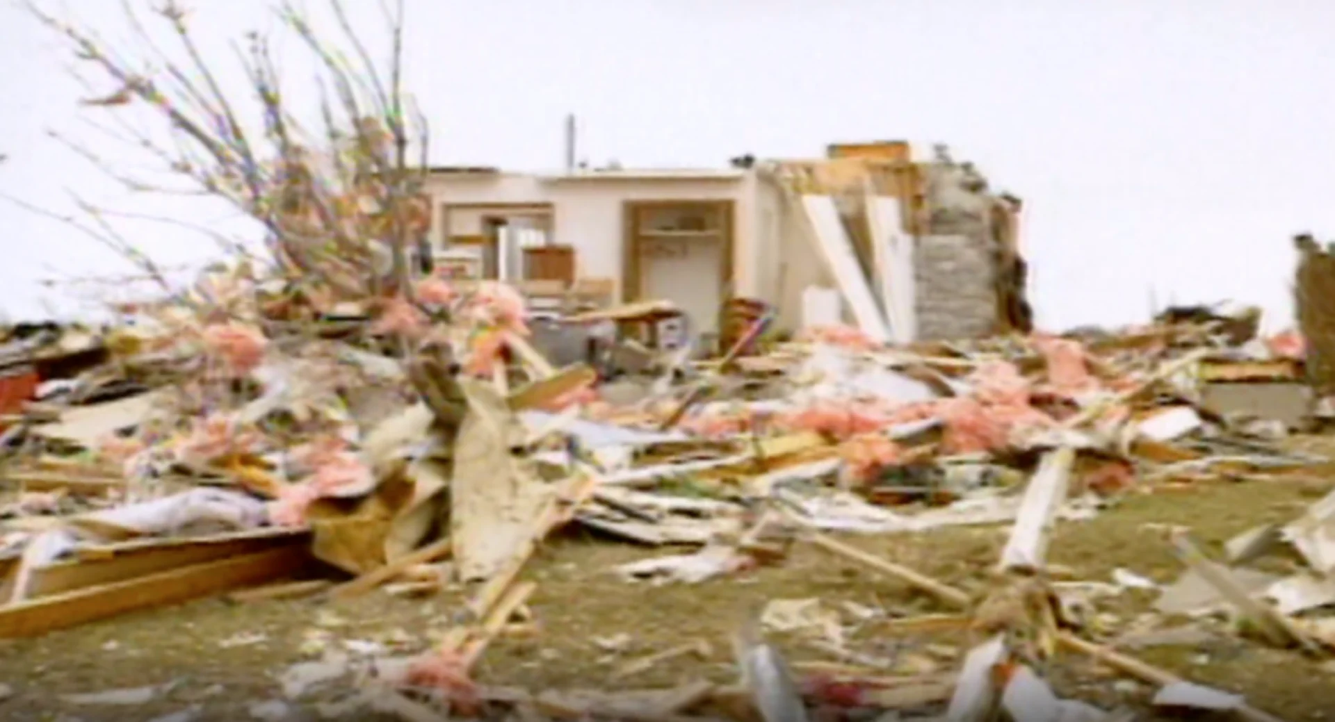 The terrifying 1996 Ontario tornadoes that made it rain sheet metal and wood