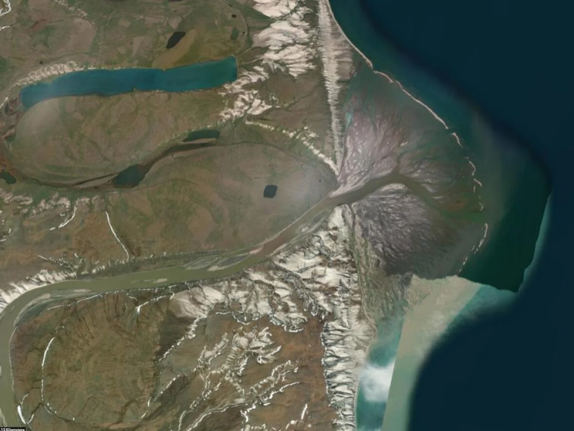 Horton-River-meets-Beaufort-Sea-LoganEarth