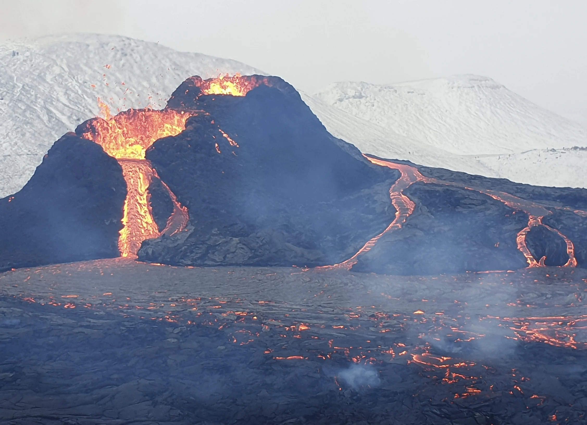 Wikipedia/CC BY 4.0/Berserkur: Geldingadalir eruption near Fagradalsfjall, 24 March 2021. Link: https://en.wikipedia.org/wiki/Fagradalsfjall#/media/File:Geldingadalagos.jpg