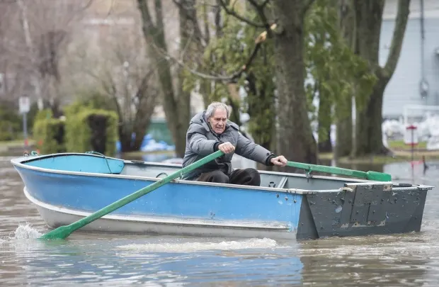 Quebec: Thousands flee dike breach, flood emergency ongoing