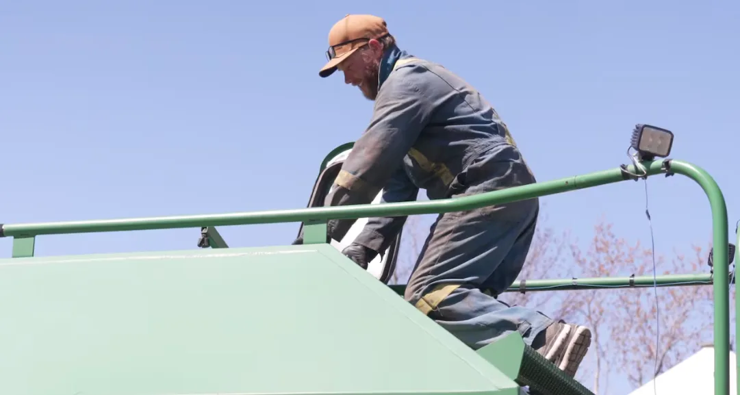 CBC - Manitoba farmer repairs air seeded - Jura McIlraith