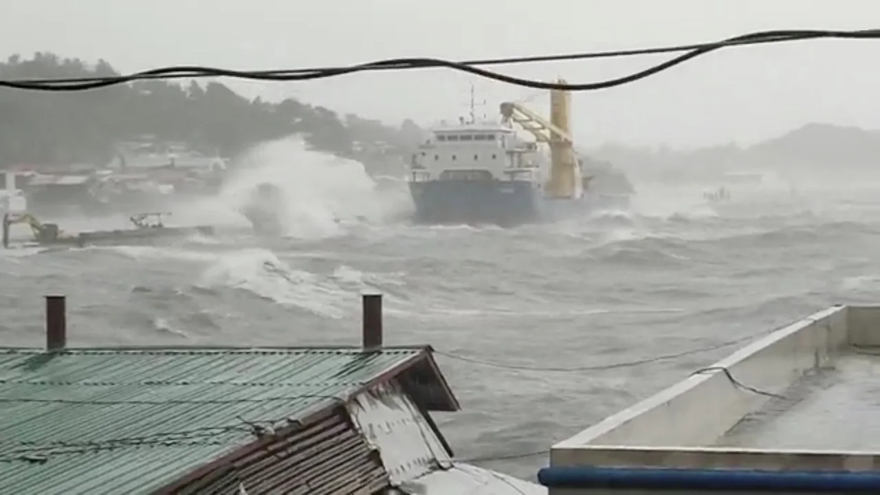 Philippines Super Typhoon Surigae/REUTERS