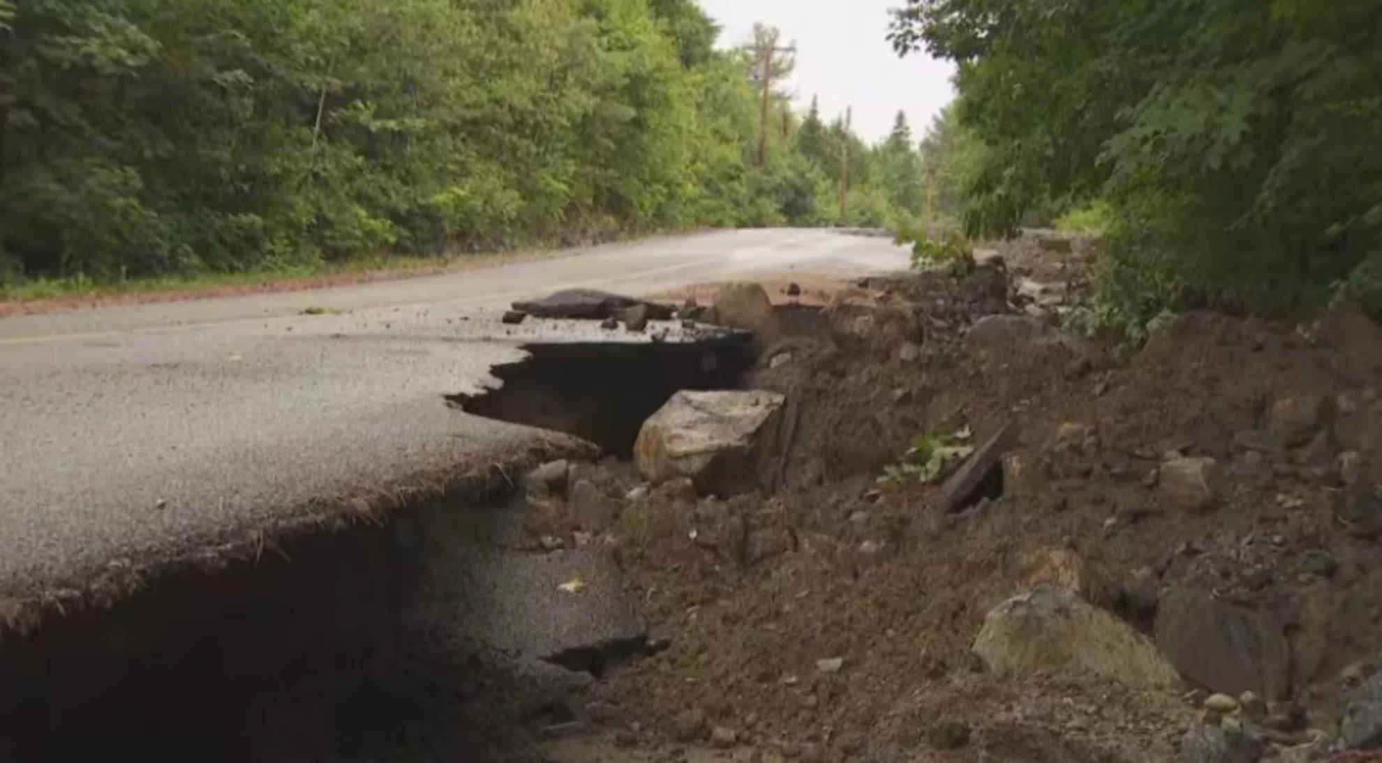 The situation is being closely monitored: Torrential rain damages small dam, floods roads in parts of Quebec. Residents asked to limit travel in THIS area