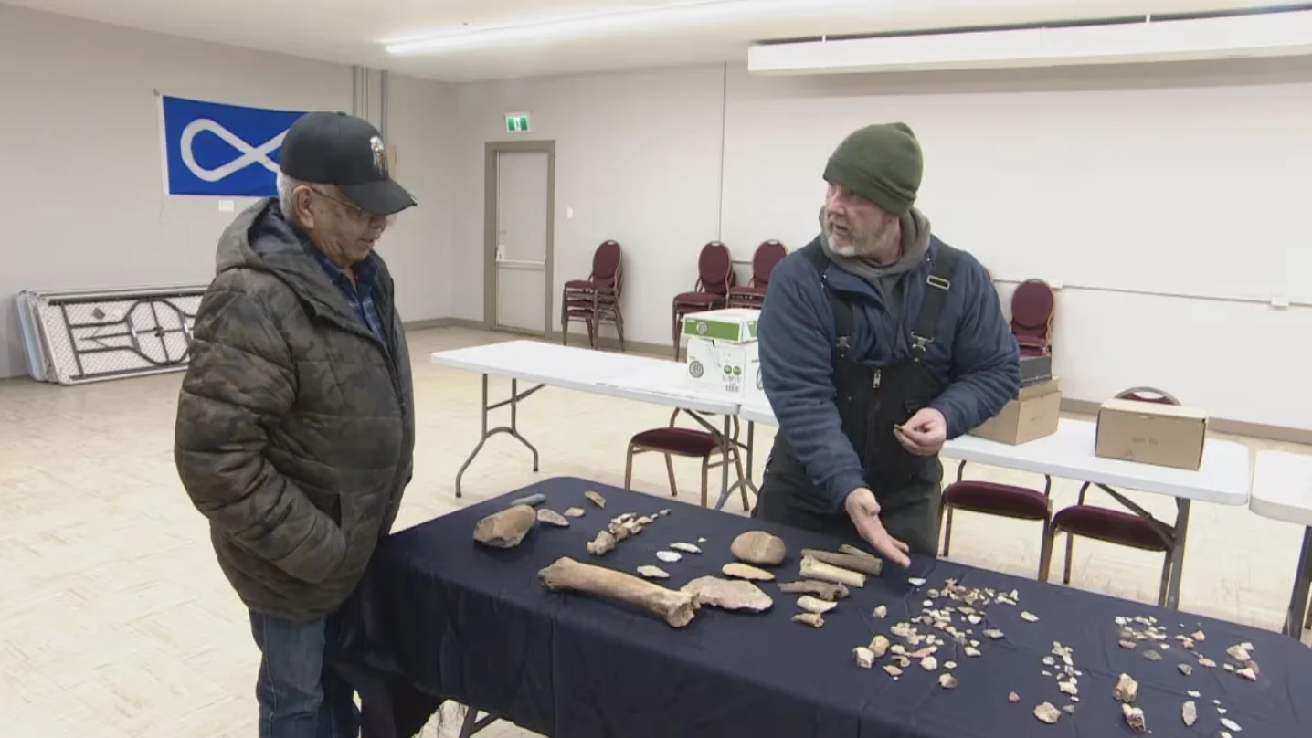 CBC: David Rondeau shows an elder from the Sturgeon Lake First Nation the lithic and bones material he found from the site. (Chanss Lagaden/CBC)