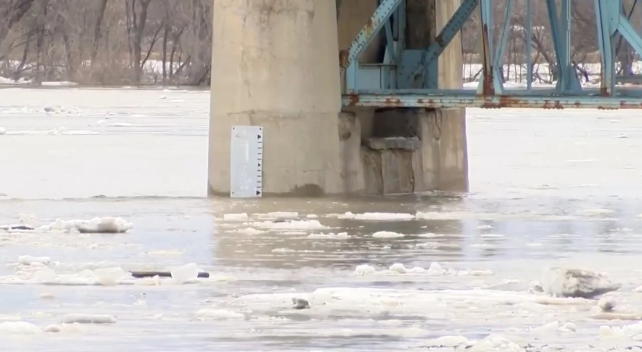 Impending Manitoba snowstorm could raise Red River flood threat