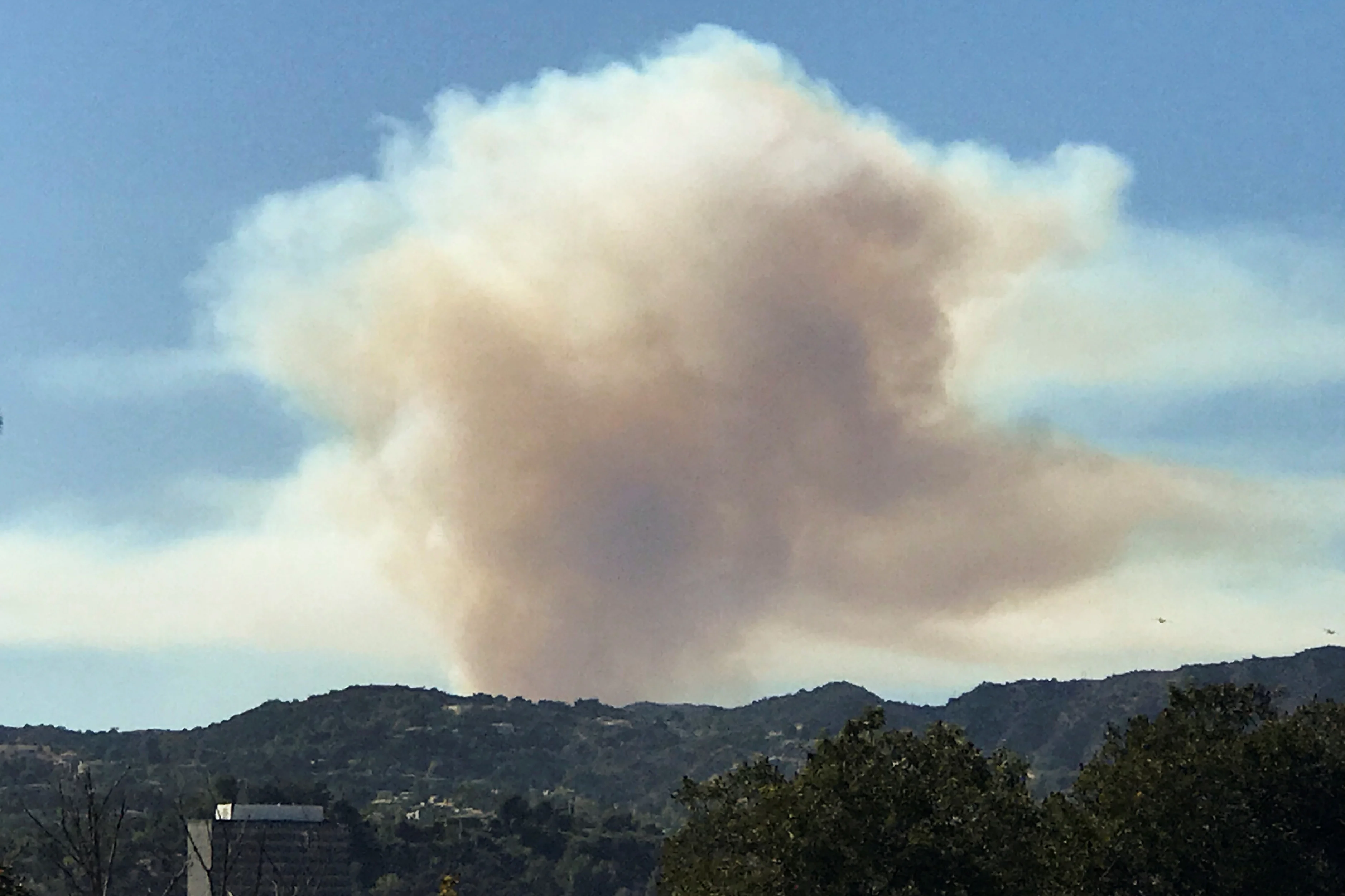 2019-10-21T194233Z 2 LYNXMPEF9K1LF RTROPTP 4 CALIFORNIA-FIRES