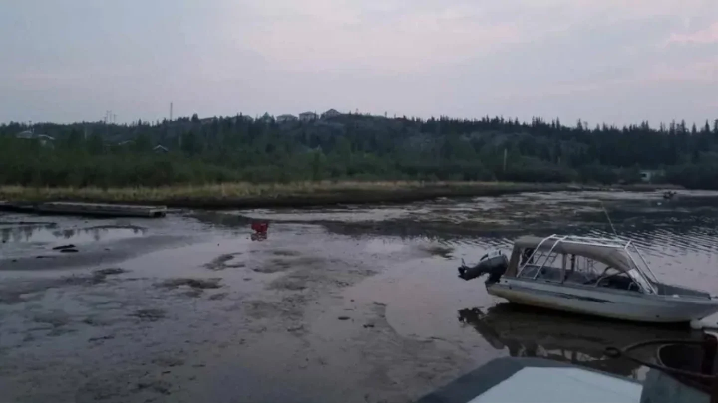 Tides, glaciers or aliens: What caused Yellowknife's Back Bay to drain?