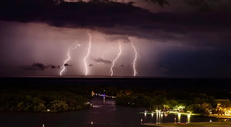 Lightning show/Lake Ontario