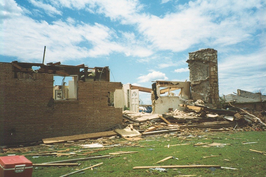 (NOAA/NWS) moore may 3 1999 tornado damage