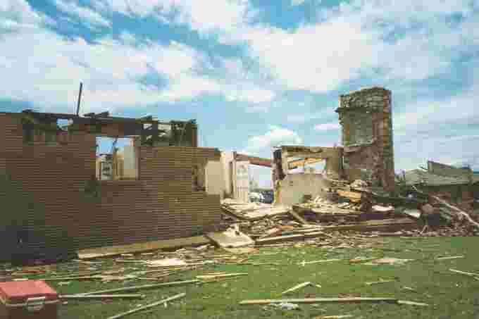 (NOAA/NWS) moore may 3 1999 tornado damage
