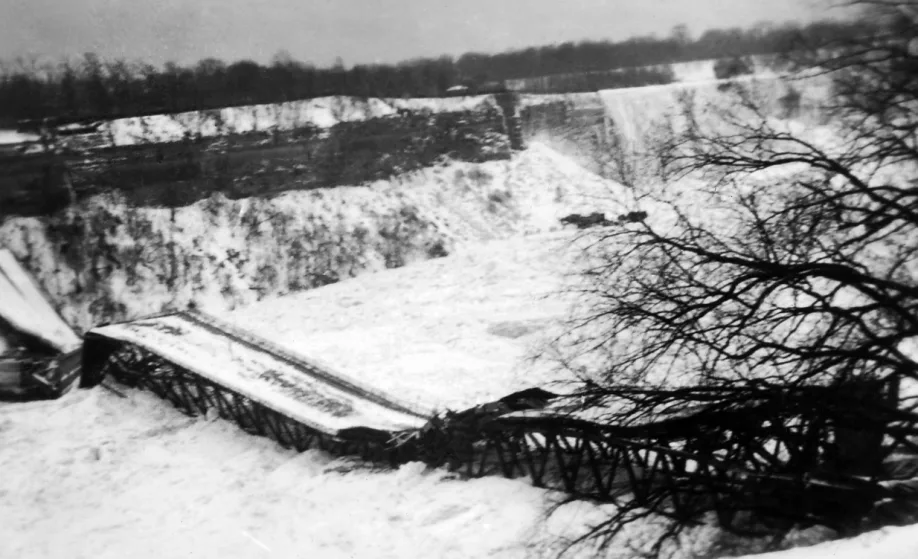 The Honeymoon Bridge in Niagara Falls lasted 40 years before it collapsed