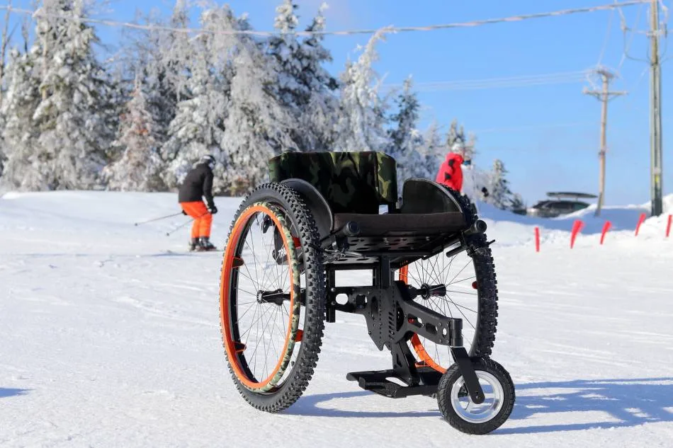 Des fauteuils roulants tous-terrains pour affronter les hivers québécois