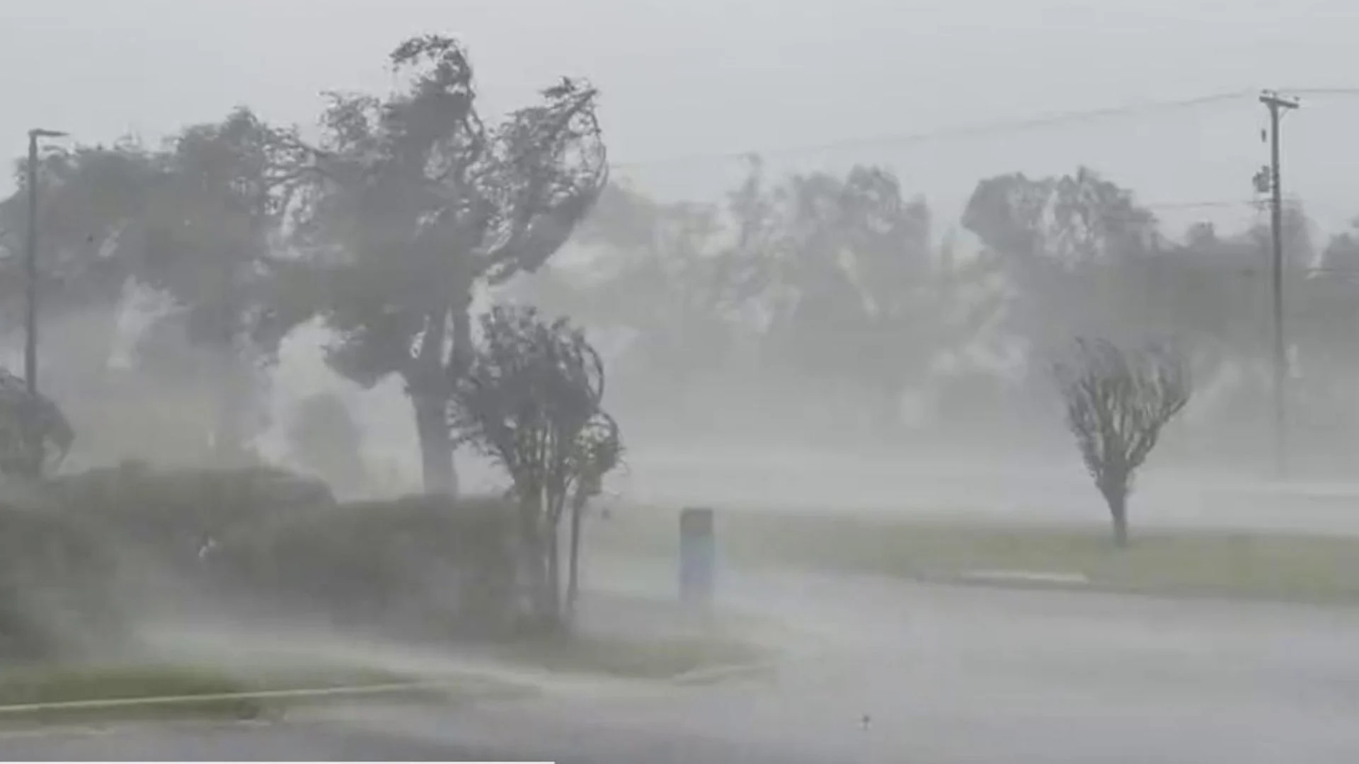 L'ouragan Helene prend des forces et fonce vers la Floride