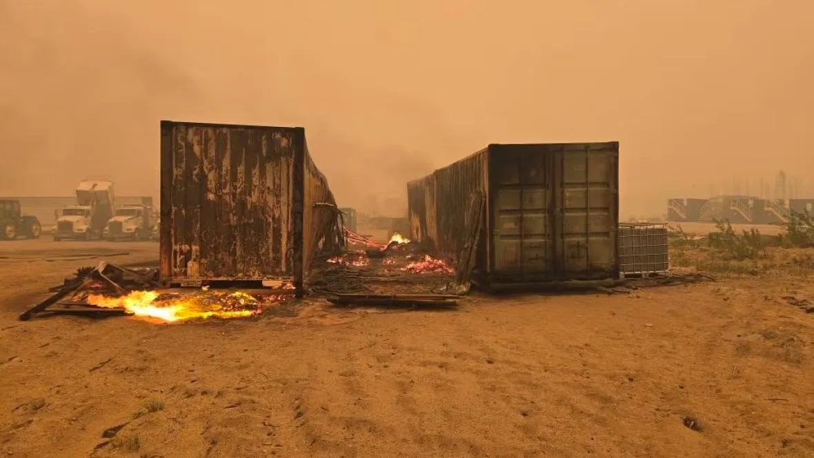 wildfire-sandy-lake-first-nation-2/Neal Gillespie/Facebook via CBC