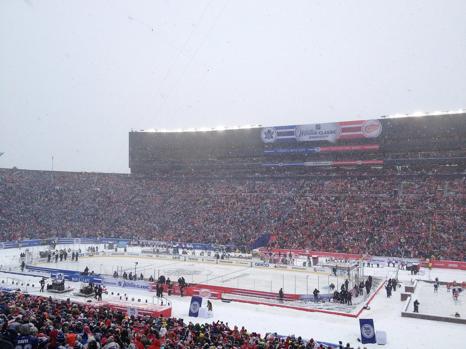 1920px-2014 NHL Winter Classic before puck drop