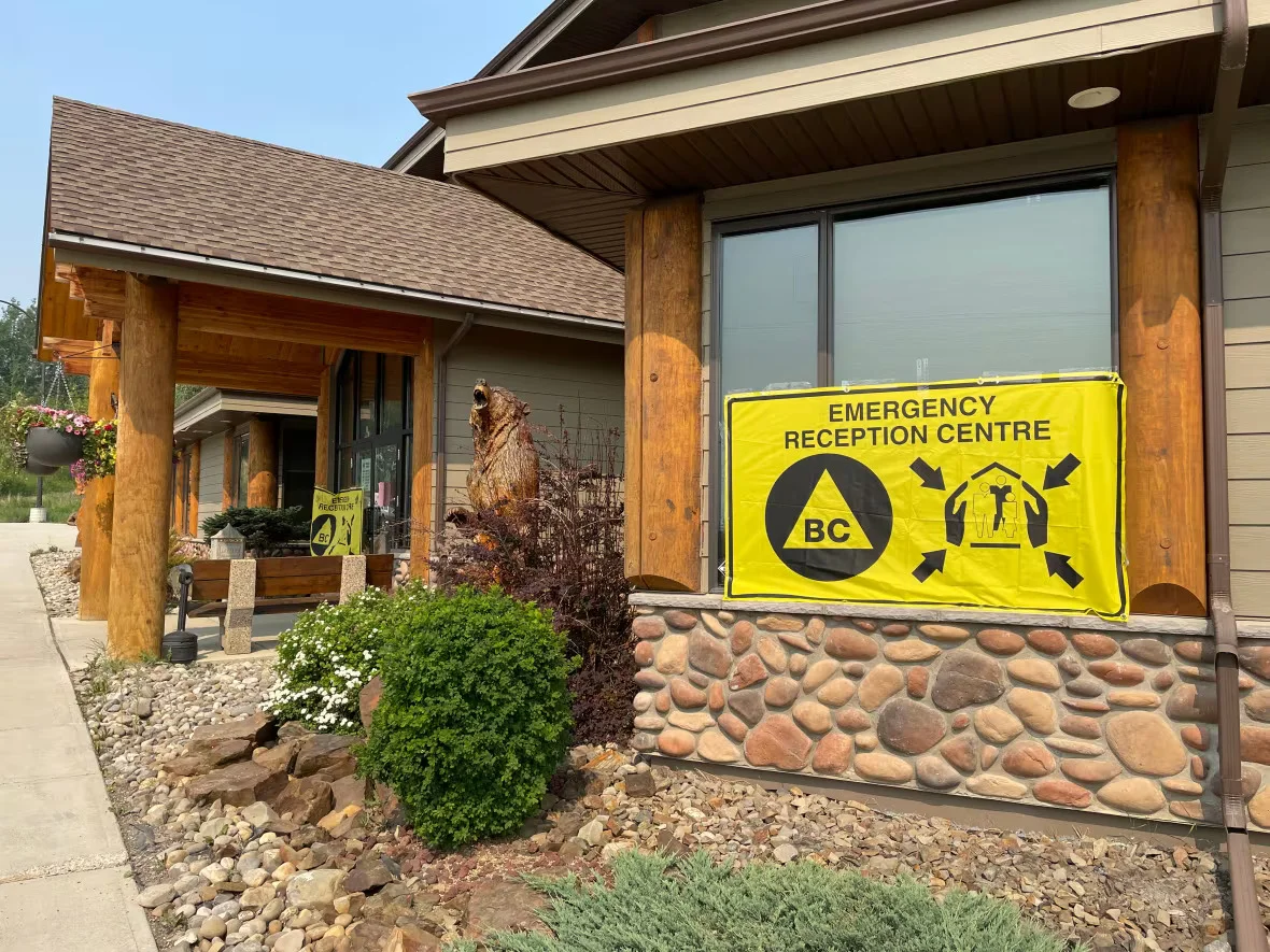 An emergency reception centre in Chetwynd, B.C., during the 2023 wildfire season. (Nicole Oud/CBC)