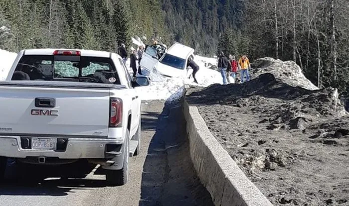 CBC avalanche car larger 19-03-18 (2)