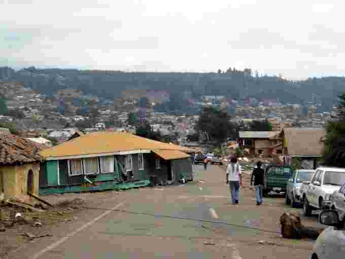 La casa fue demolida en las calles de Bello después del tsunami.