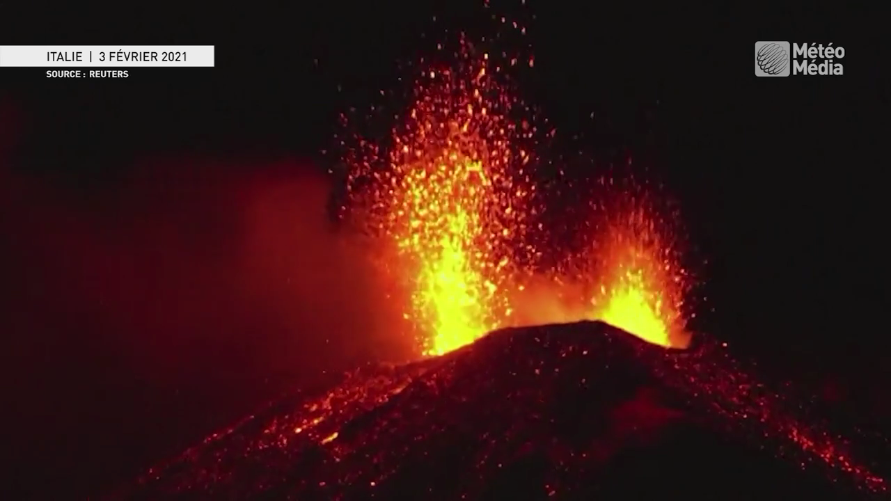 Le volcan le plus actif d'Europe entre en éruption