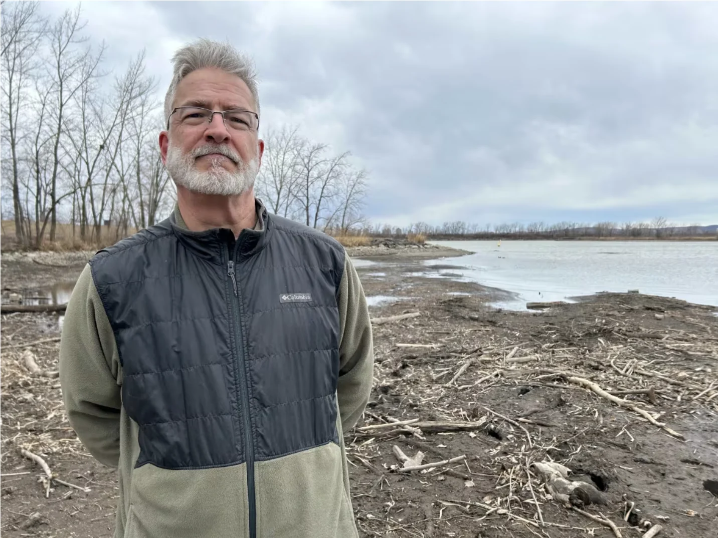 cbc: Biologist and president of Vigile Verte says he's in discussion with federal oceans authorities to see if the water level can be lowered in such a way that doesn't interfere with the health of aquatic ecosystems in the La Prairie Basin. (Rowan Kennedy/CBC)