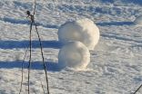 Des bobines de neige roulées par la nature