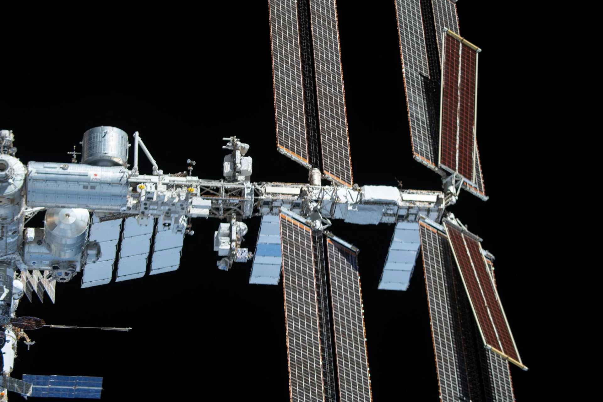 ISS IROSA - Nov8 2021