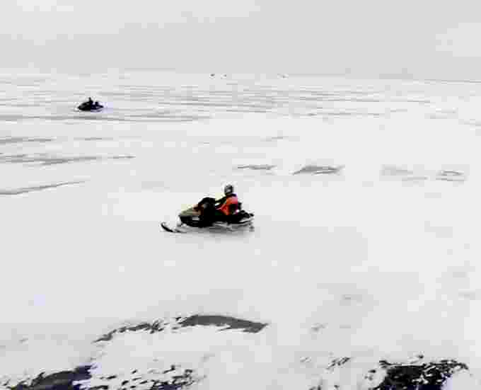 Lake Simcoe ice/Jon Corbin