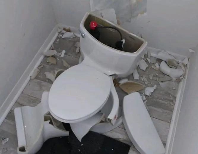 Lightning strike blows up toilet in Florida