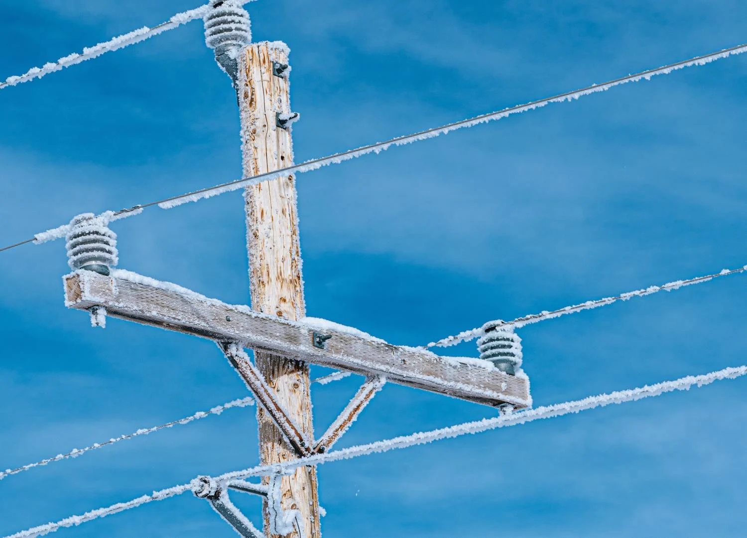 April 2, 2020 - Snow on power line, PEXELS