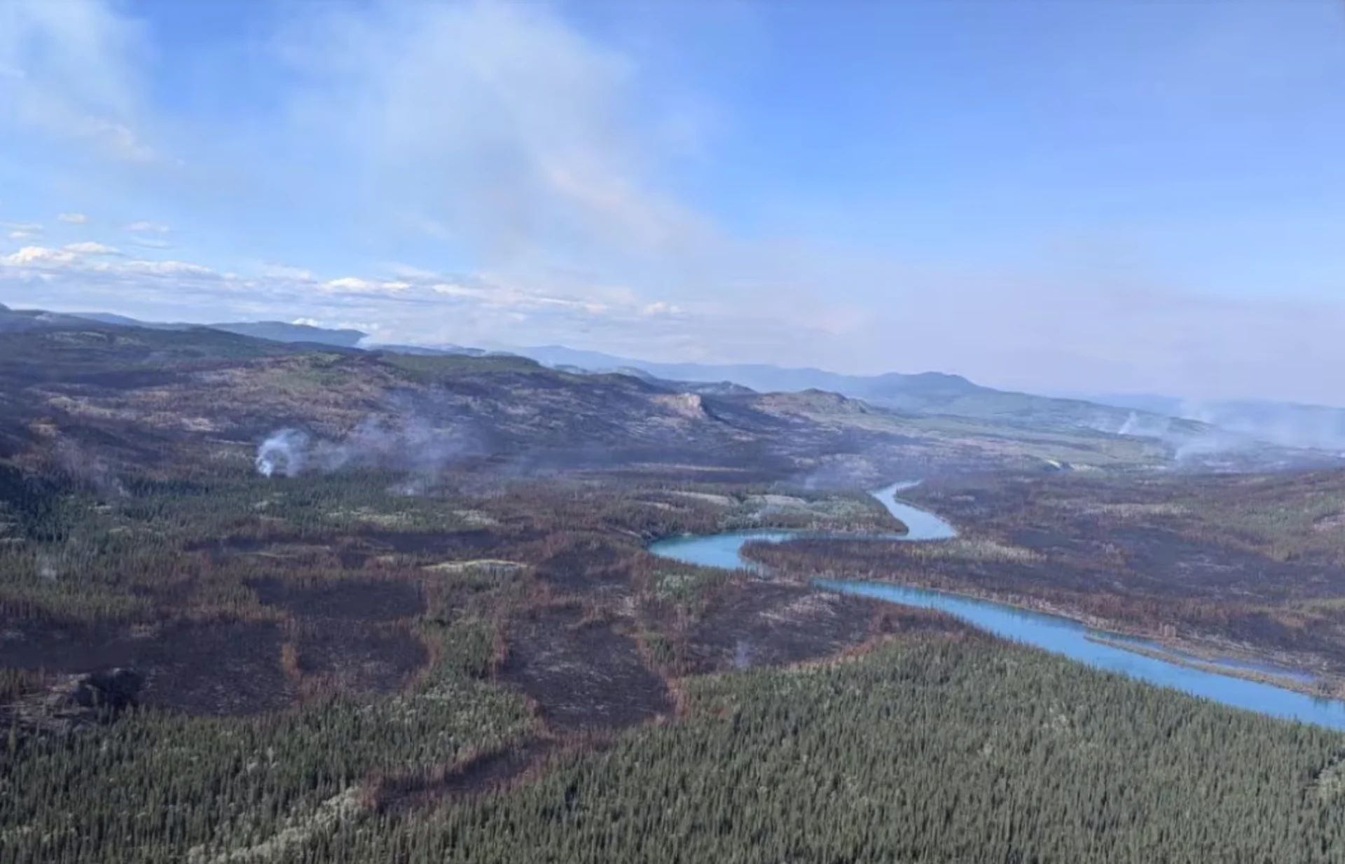 Wildfire creates smoky conditions on Yukon River north of Whitehorse