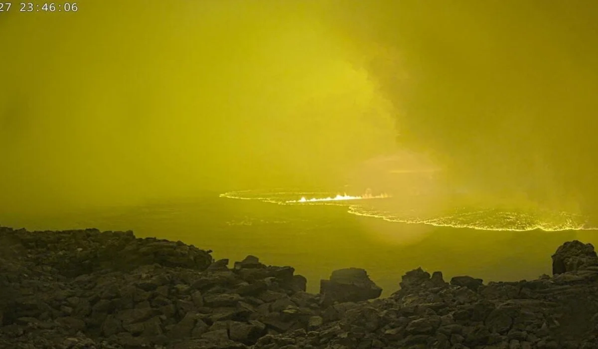 Le plus grand volcan actif du monde entre en éruption