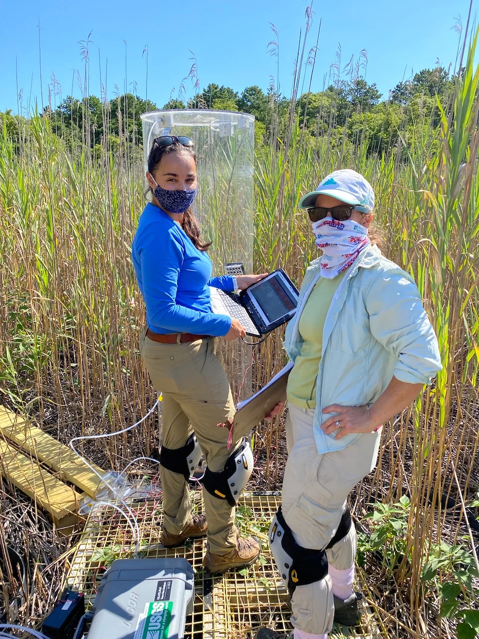 USGS scientists Rebecca Sanders-DeMott and Adrian Mann/USGS