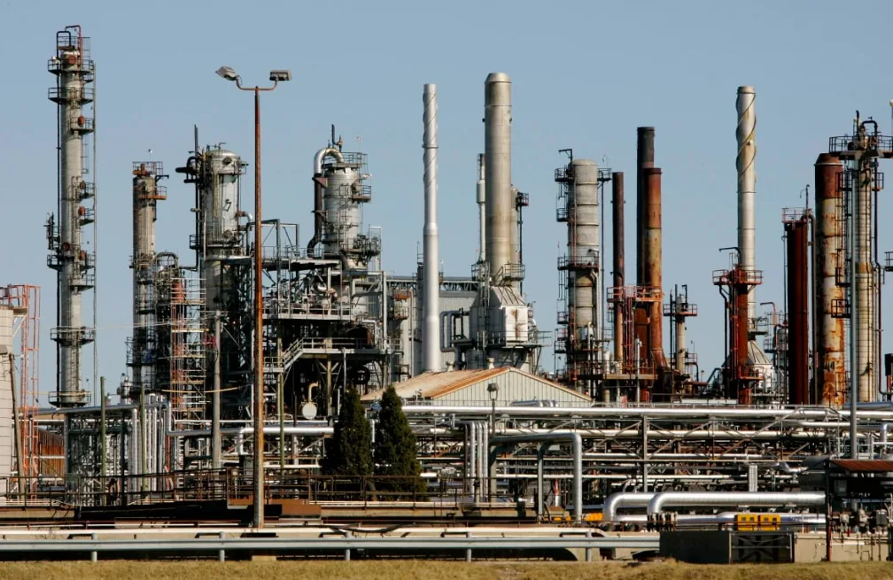 A refinery south of Sarnia, Ont., in 2007, in a region known to some as 'Chemical Valley.' (Dave Chidley/The Canadian Press)