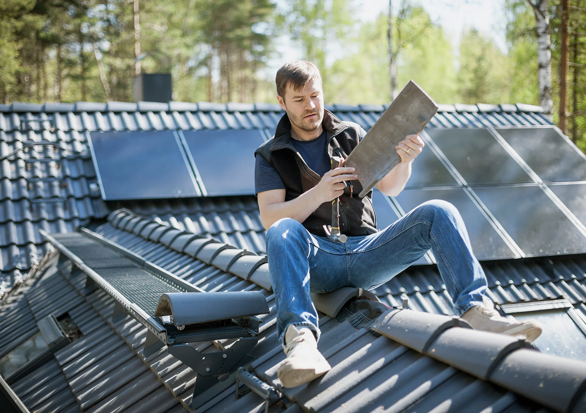 man installing solar panels credit: Mikael Vaisanen. The Image Bank. Getty Images.