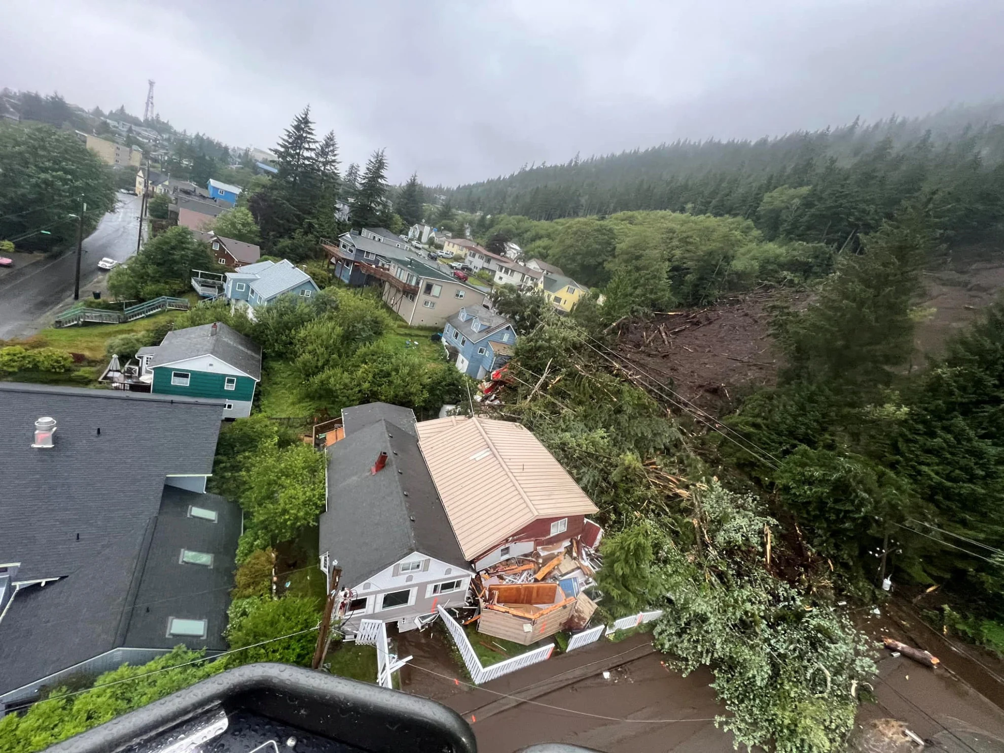 Reuters - ALASKA-LANDSLIDE2 - Aug27