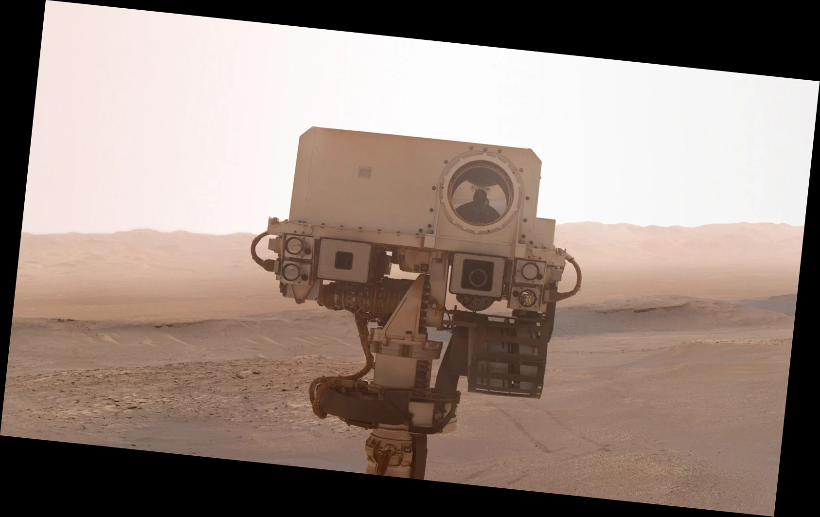 There's rare chemistry in Curiosity rover's new Mars selfie