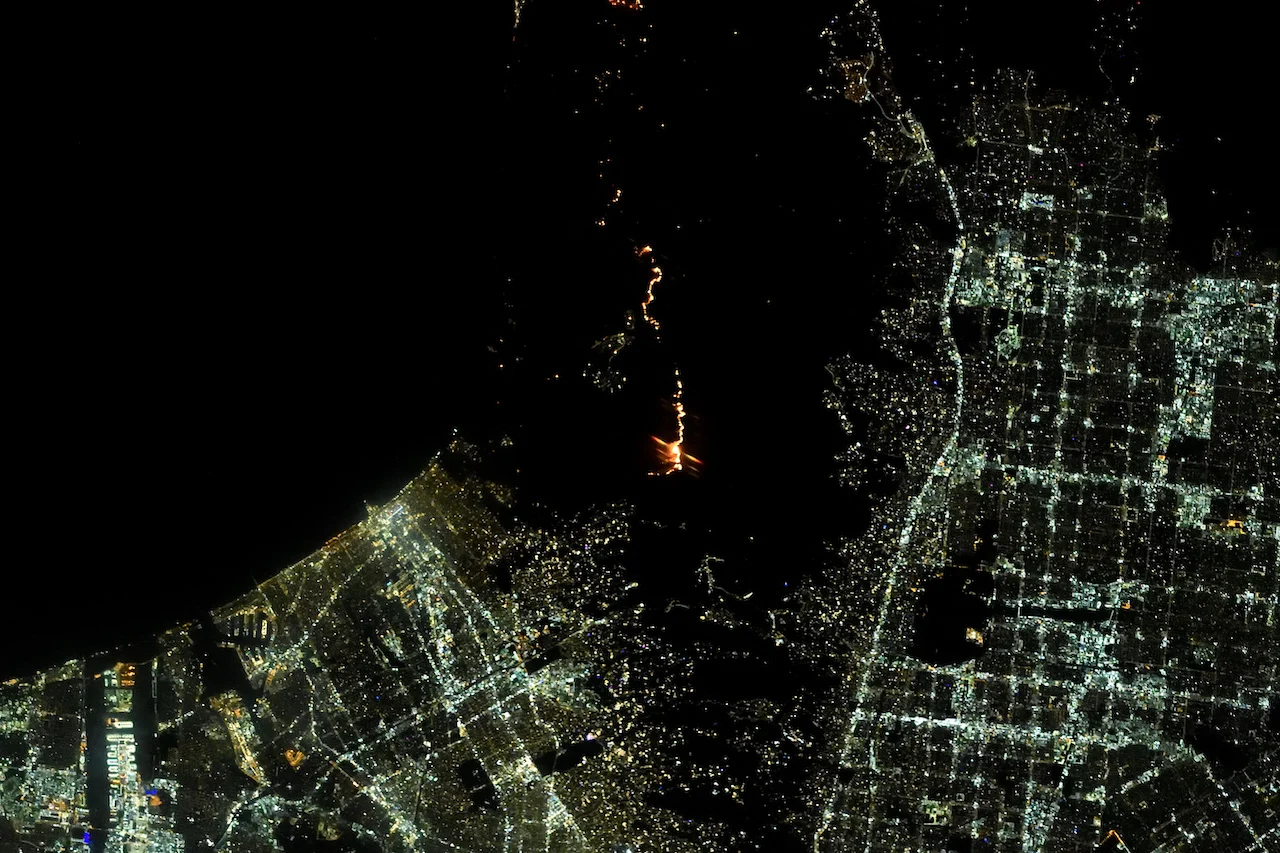 CALIFORNIA-WILDFIRES/Alexander Gorbunov/Roscosmos/Handout via REUTERS