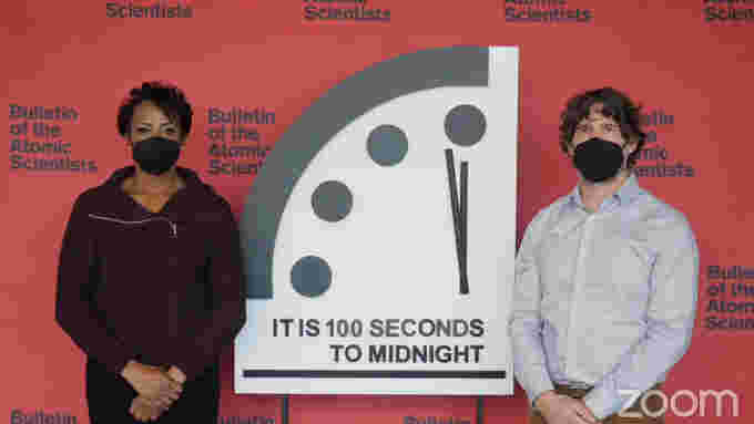 Doomsday-Clock-100-seconds-to-midnight-2022-BotAS
