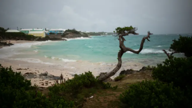 Hurricane Fiona buffets Bermuda as Canada braces for major jolt